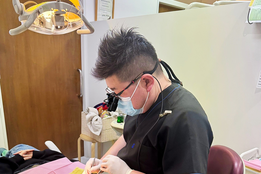 院長診療風景｜福岡市のないとうファミリー歯科クリニック